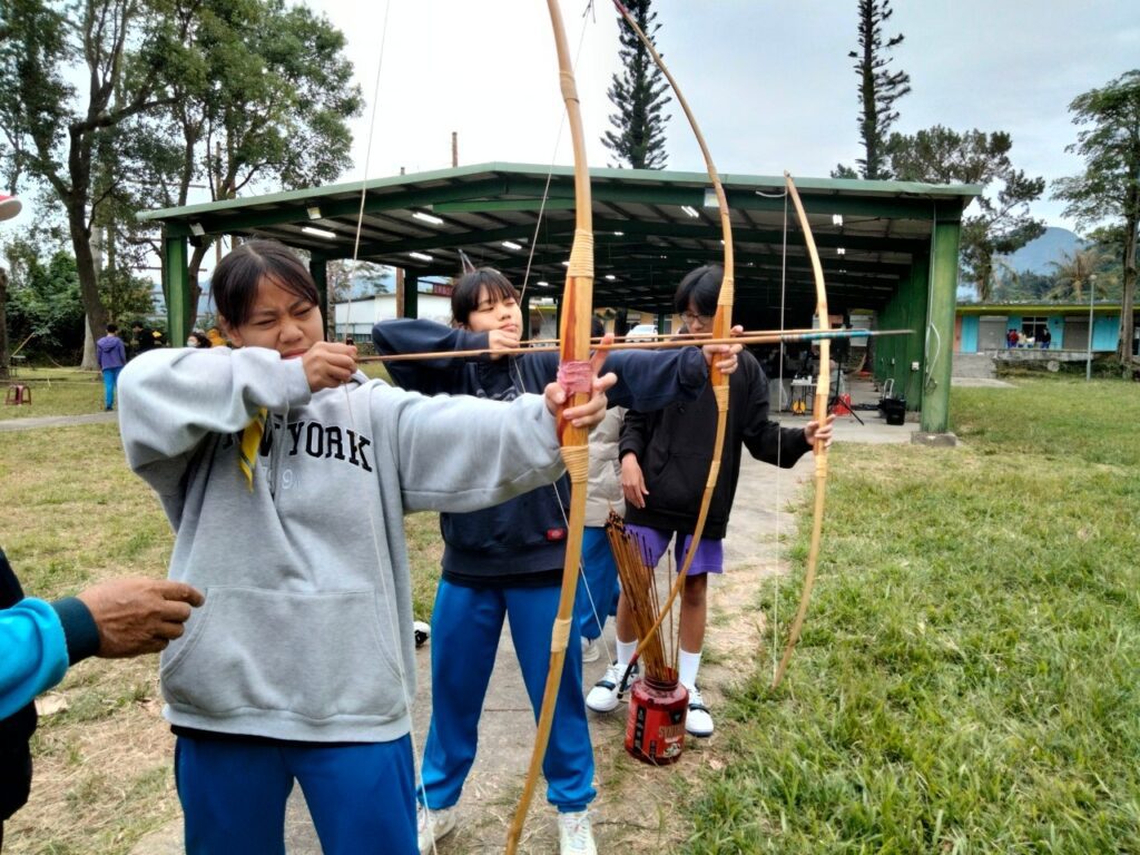 114學年度生活教育營-體驗原住民射箭技能