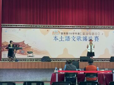參加本土語文歌謠比賽-老師指導並親自伴奏